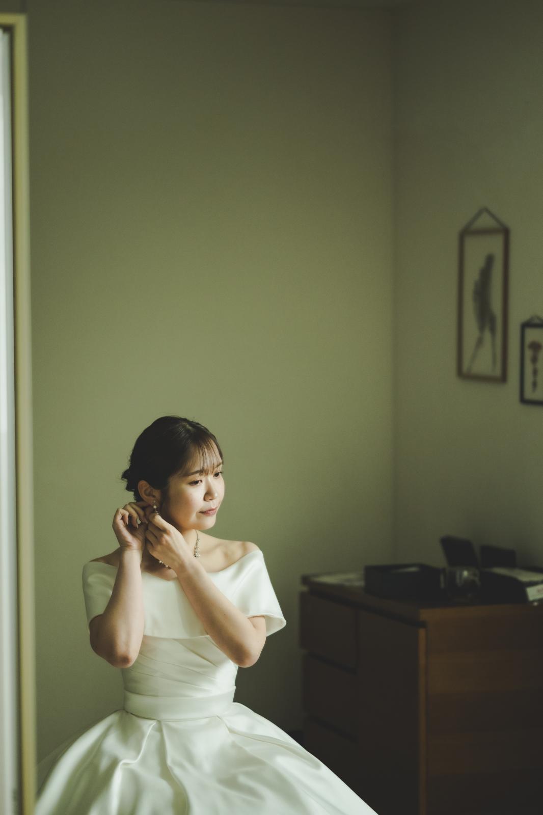花嫁の美しさをそっと整える、お仕度のひととき