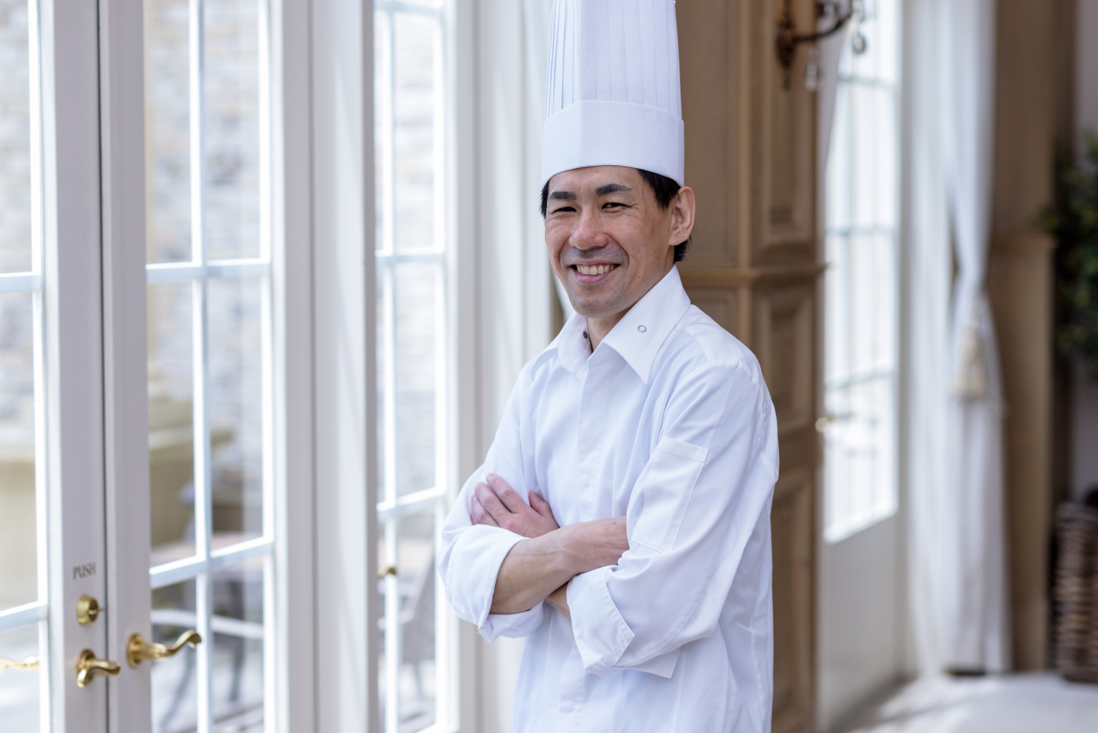 すべてのゲストの皆さまのお口に合うよう一皿、一皿に真心を込め作っております。（シェフ）