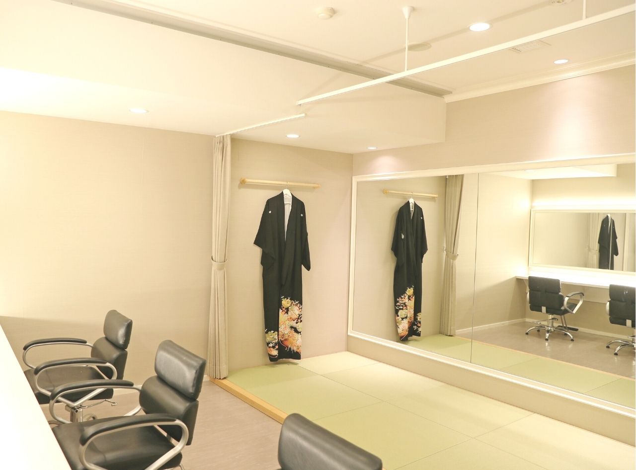 ご親族様のお着替えも安心の広々とした着付け室