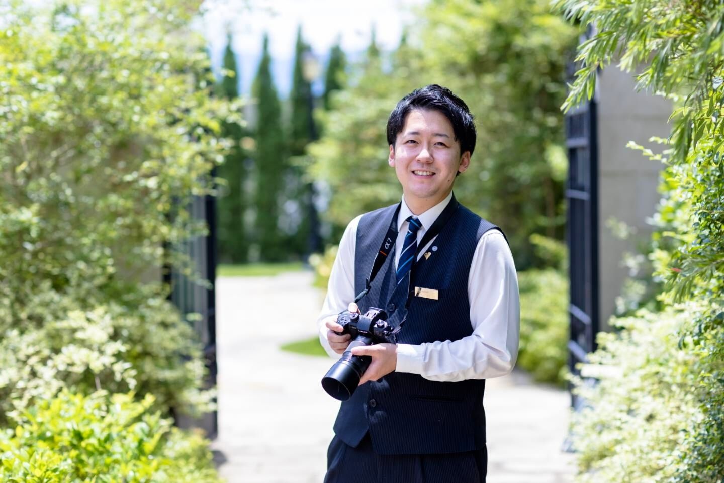 お二人の幸せな笑顔が弾ける瞬間を逃すことなく撮影します。（グラフィック）