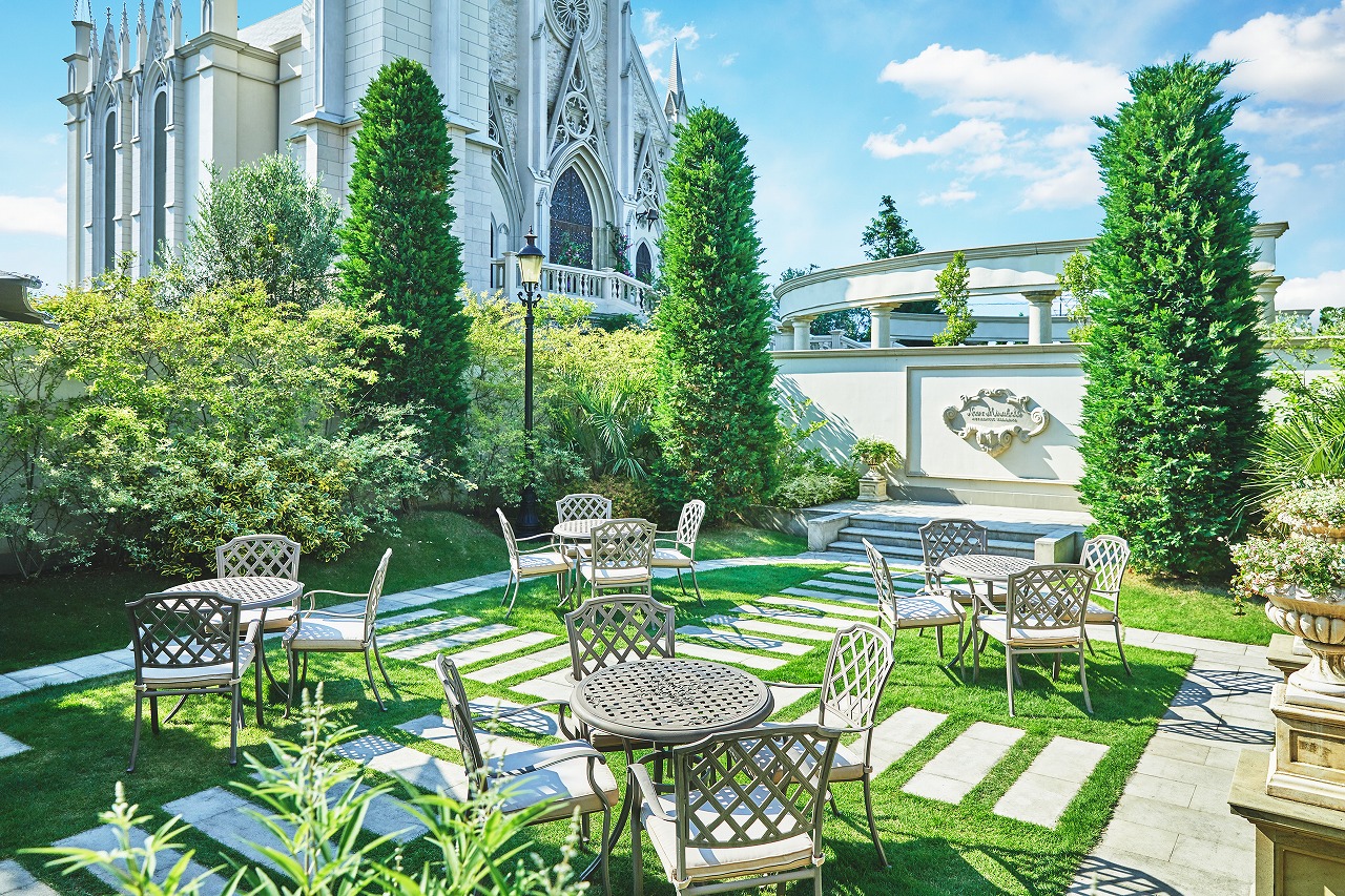 開放的なガーデンパーティーならゲストも安心して楽しめる