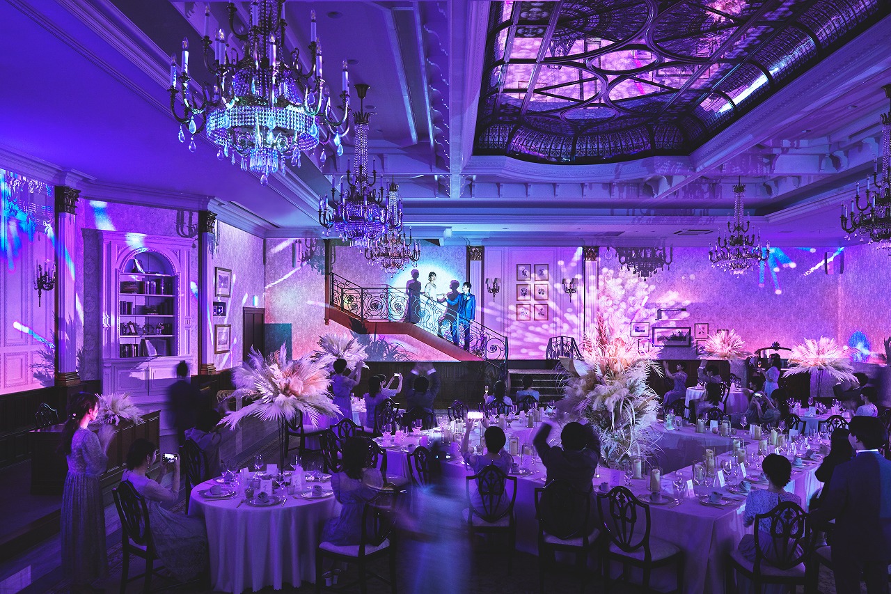 会場内360度放映するプロジェクションマッピング演出