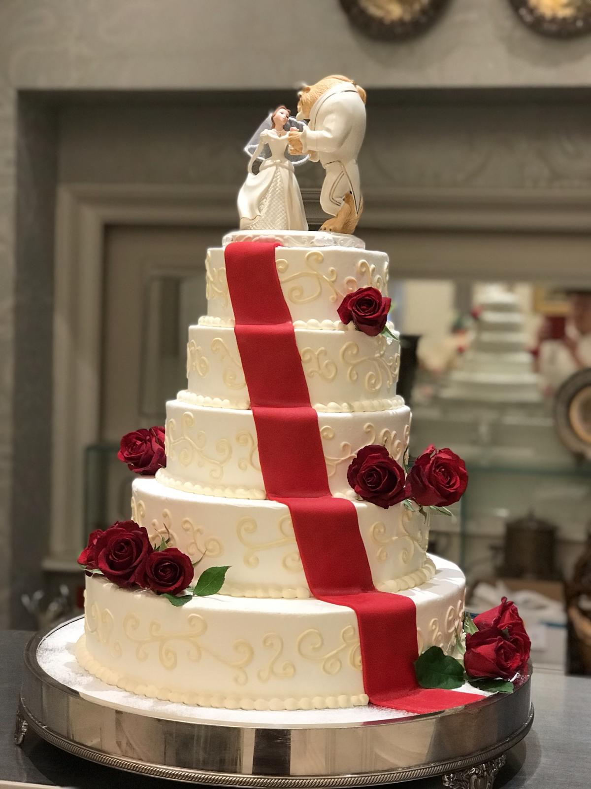 おふたりの好みに合わせてお作りするオリジナルのウエディングケーキ