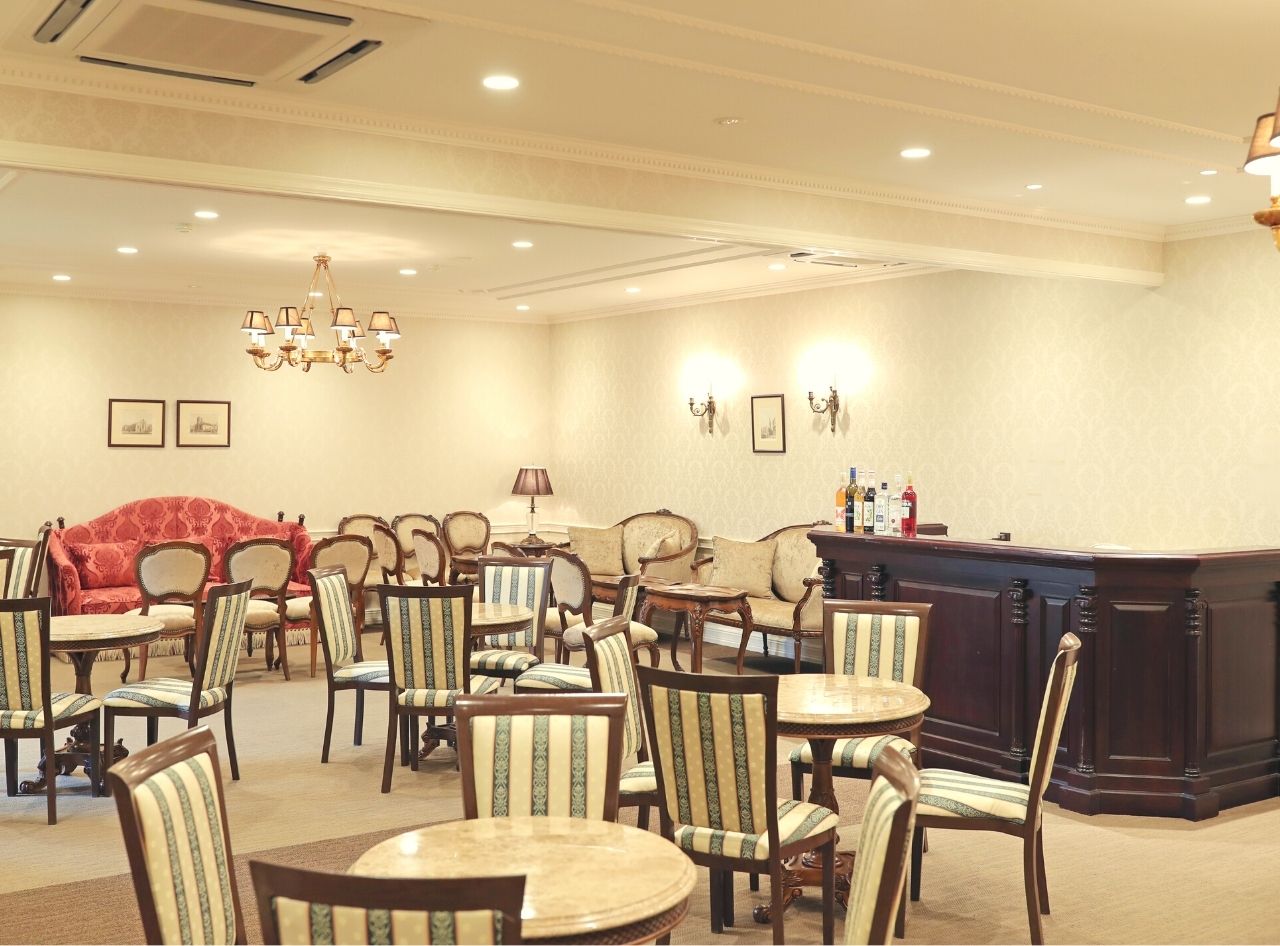 ご親族様専用の広々とした控室