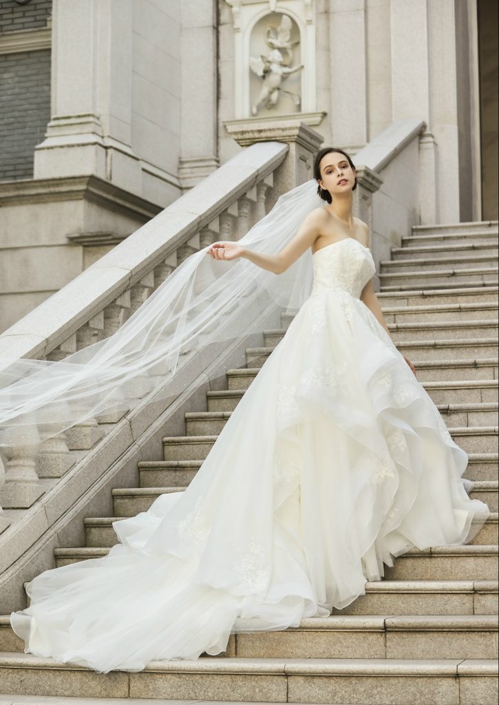 華やかさを柔らかさを兼ね揃えたドレス