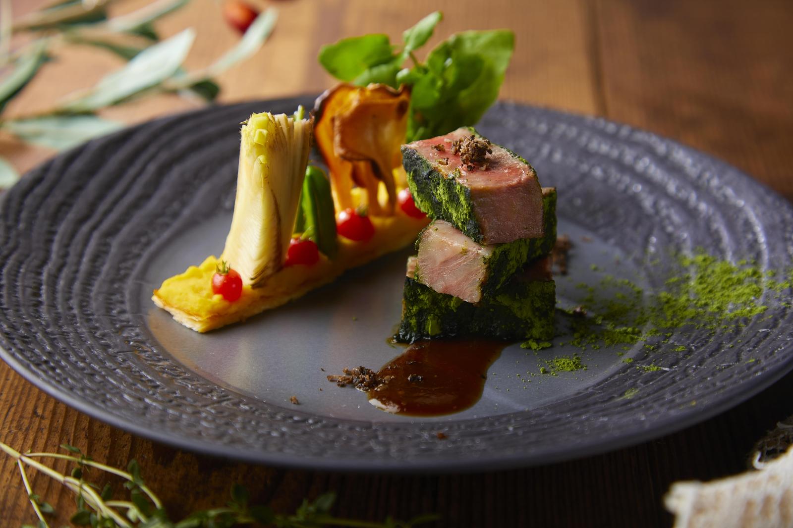 目でも楽しめる鮮やか盛り付けにご注目を