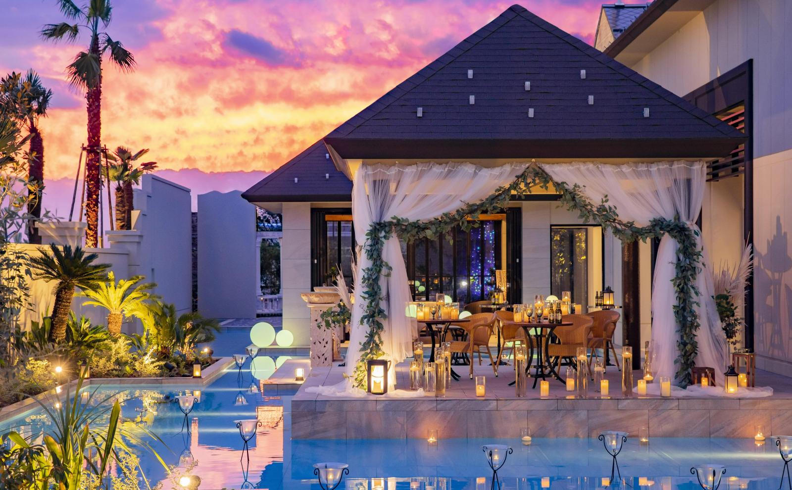 昼間とは別の表情を見せる幻想的な夜の時間