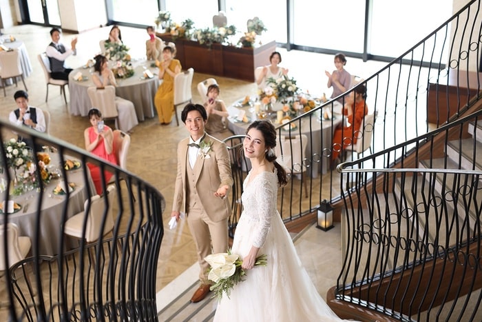 出会いをあらわした2本の階段！人とは違う演出を希望するならおすすめ♪