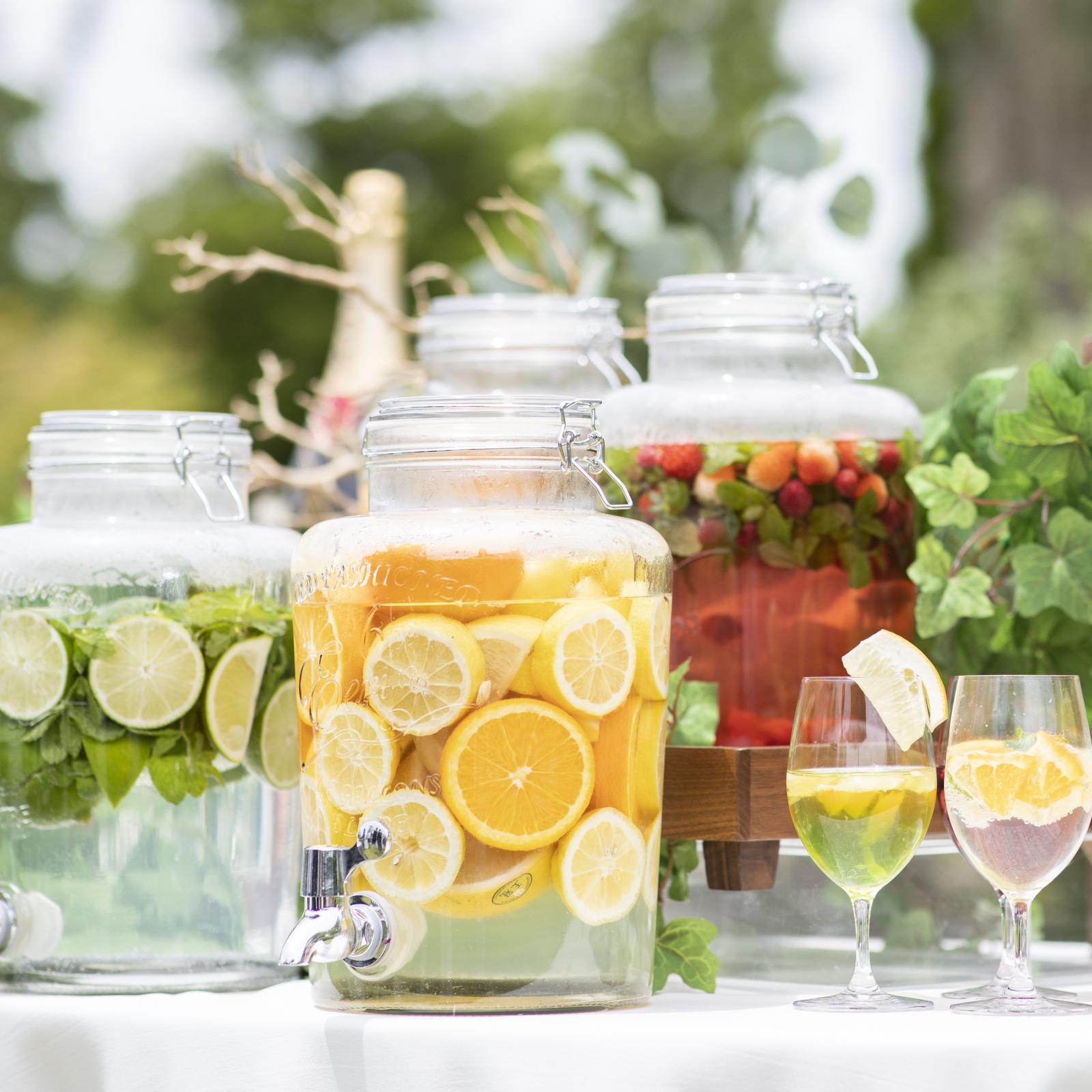 ガーデンを活用したデザートビュッフェなどカジュアルな演出も人気