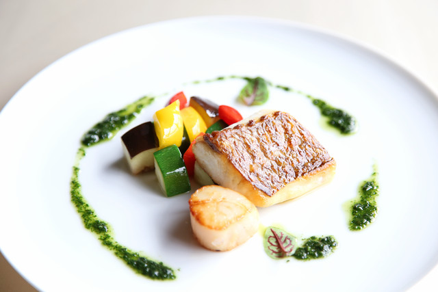 北陸の新鮮な魚は結婚式当日に仕込みます