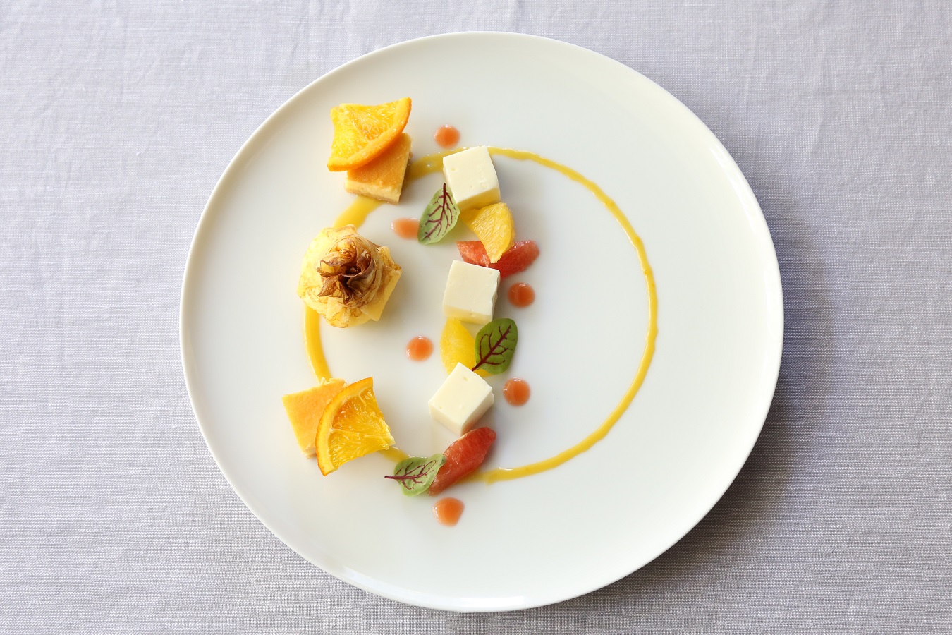 季節のデザートは見た目も楽しんで