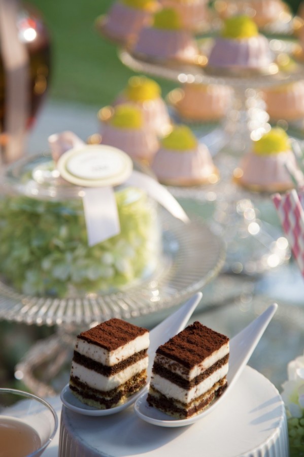 ガーデンでデザートブッフェも人気の演出