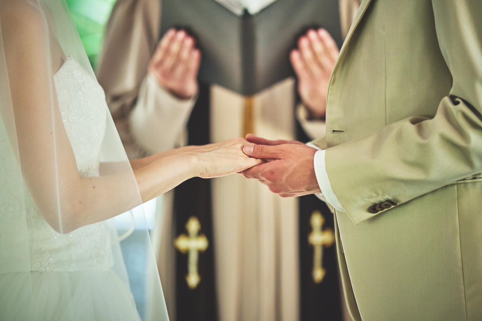 ゲストに見守られて交わす夫婦の誓い
