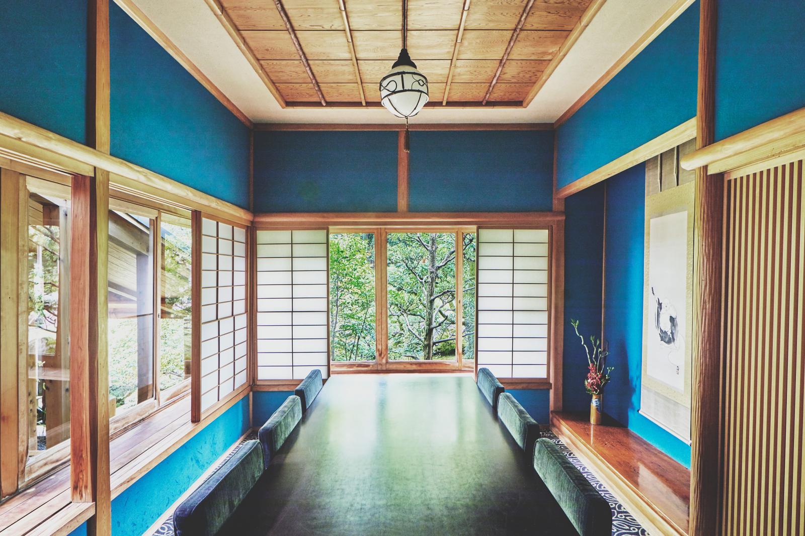 鮮やかな色彩が愉しませてくれる