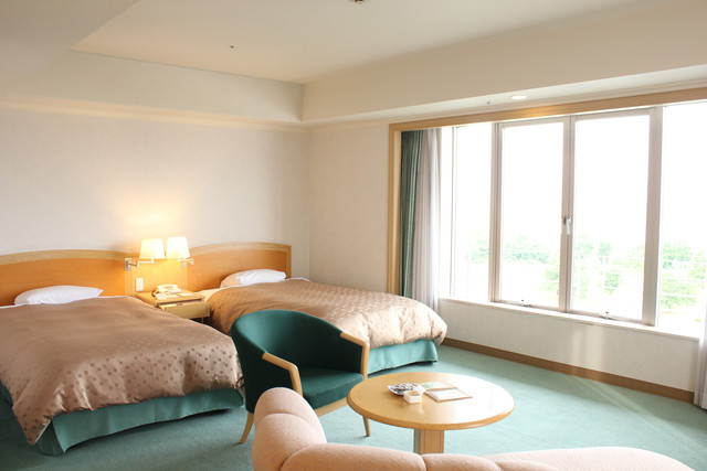 主役のおふたりに、1泊プレゼント。