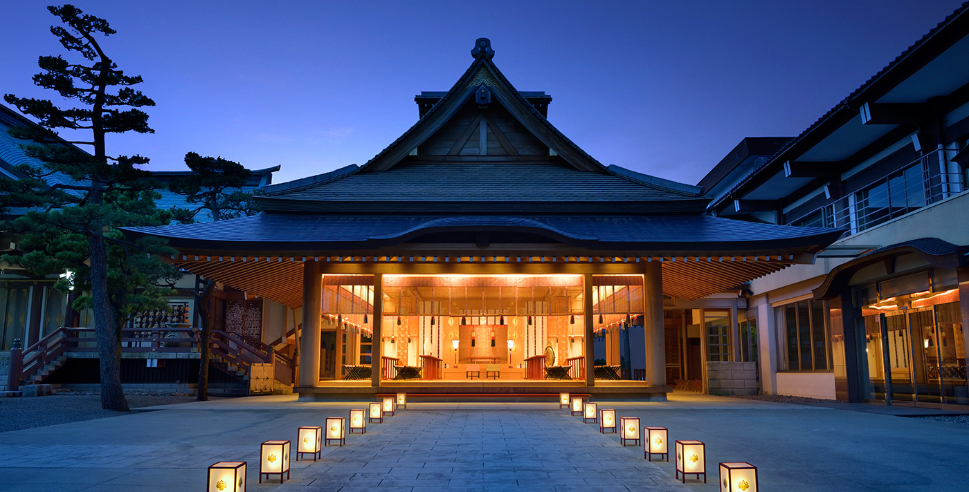 挙式会場：神楽殿（夜）