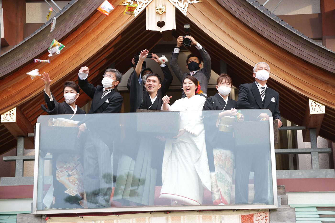 福井伝統の婚礼行事「まんじゅうまき（お菓子まき）」