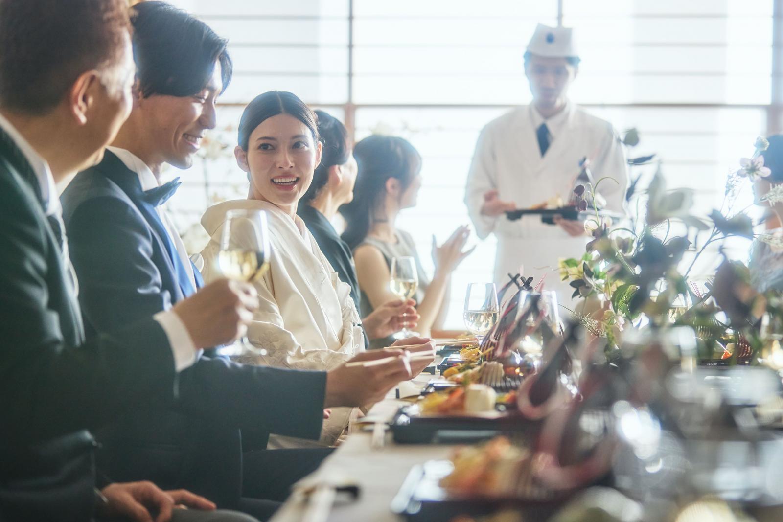 少人数だからこそ和やかな雰囲気でお食事をお楽しみいただけます