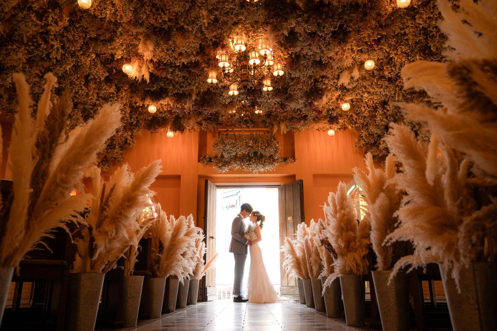 ドレス・タキシードはドライフラワーと相性抜群。