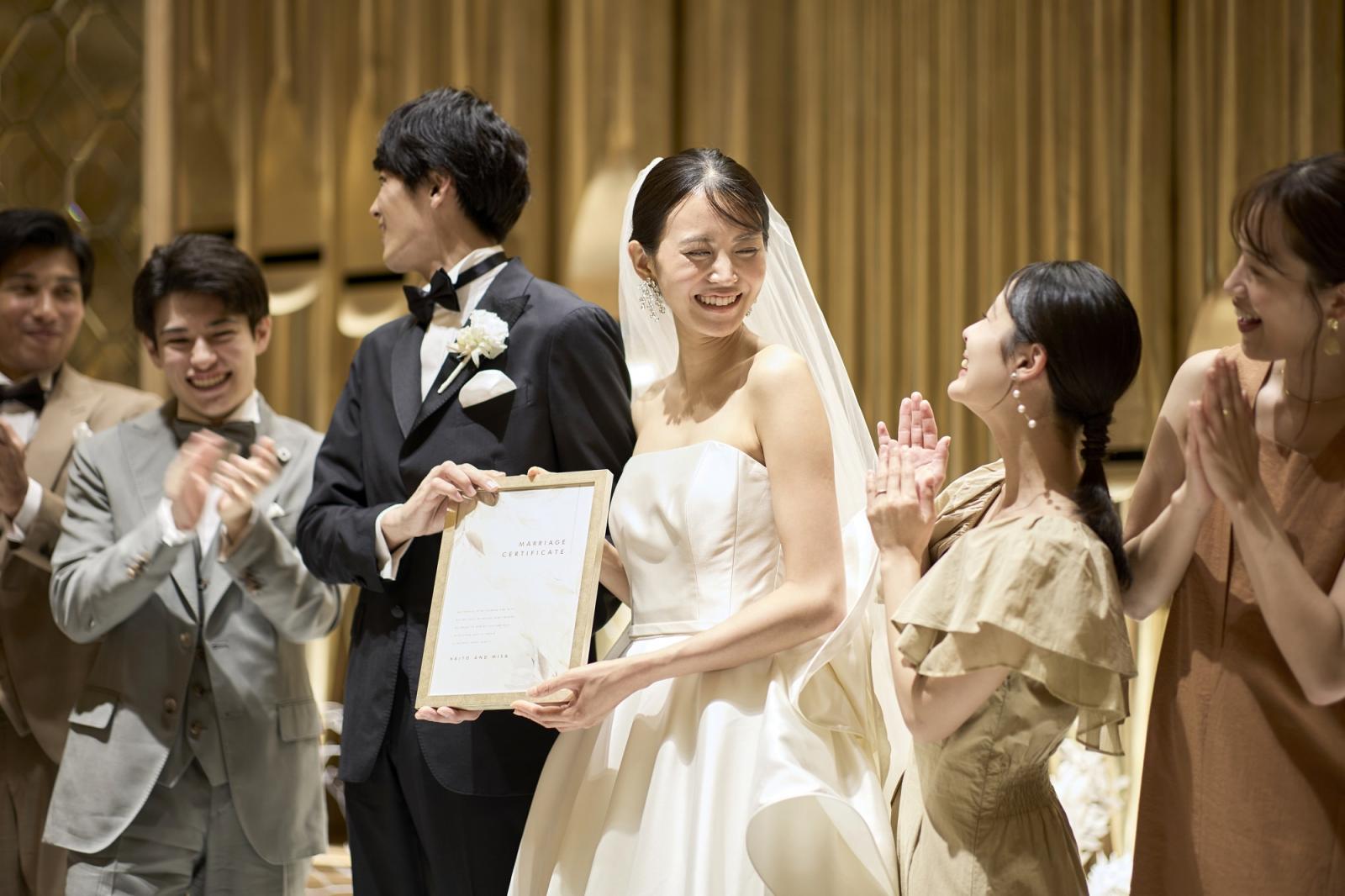ひとつひとつの演出の意味を大切にした挙式が叶います。ゲストと創る挙式証明書は一生の想い出に…＊