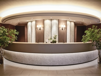 【受付】広々としたスペースに、写真やお気に入りアイテム等を飾れば、おふたりらしいウェルカムスペースに