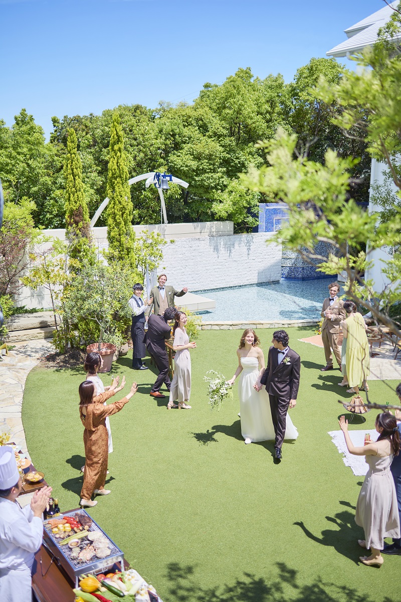 家族や大切なゲストと、いつもの距離感で会話を楽しむアットホームな空間