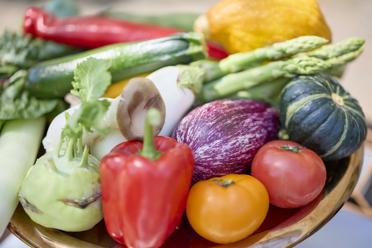 色とりどりの野菜が前菜を彩る