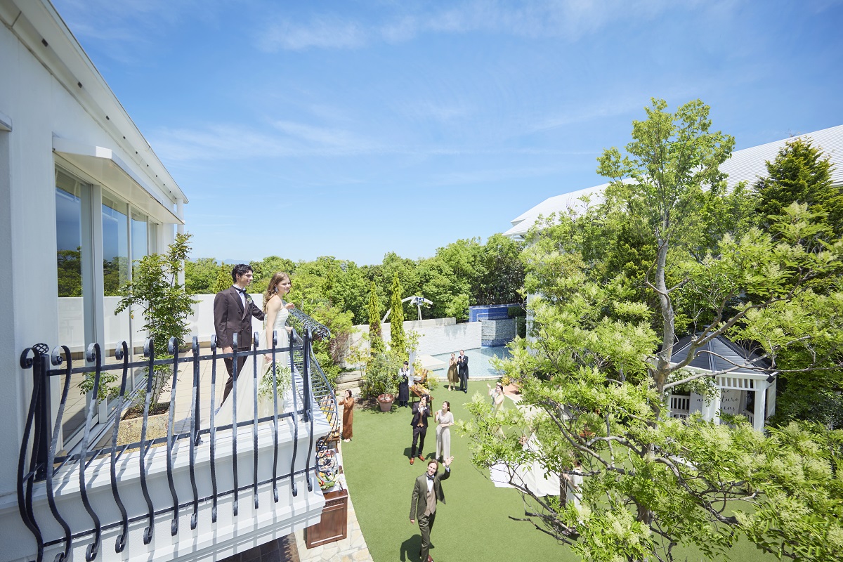 たくさんの緑と青空に囲まれたガーデンでは、ガーデンパーティも楽しめる。居心地のよいガーデンで安らぎのひと時を