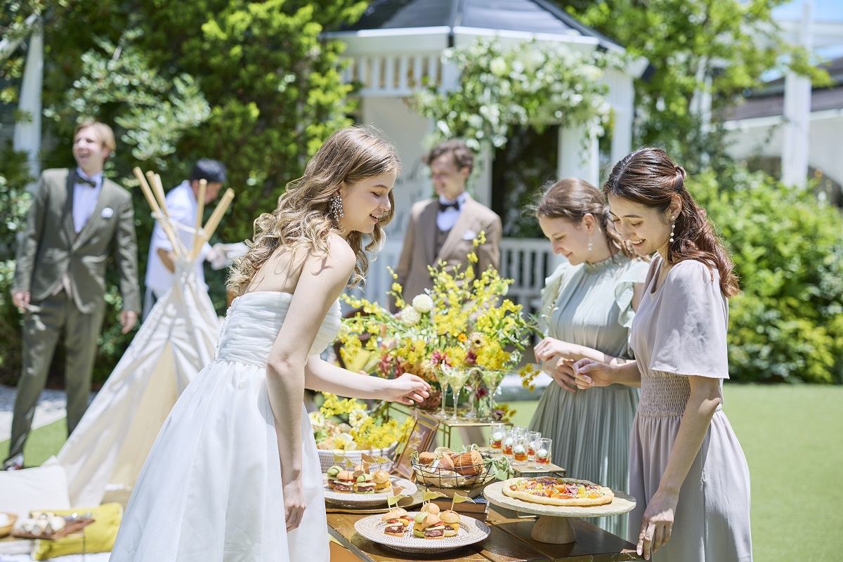 海外ウエディングのような開放的なパーティを楽しめる