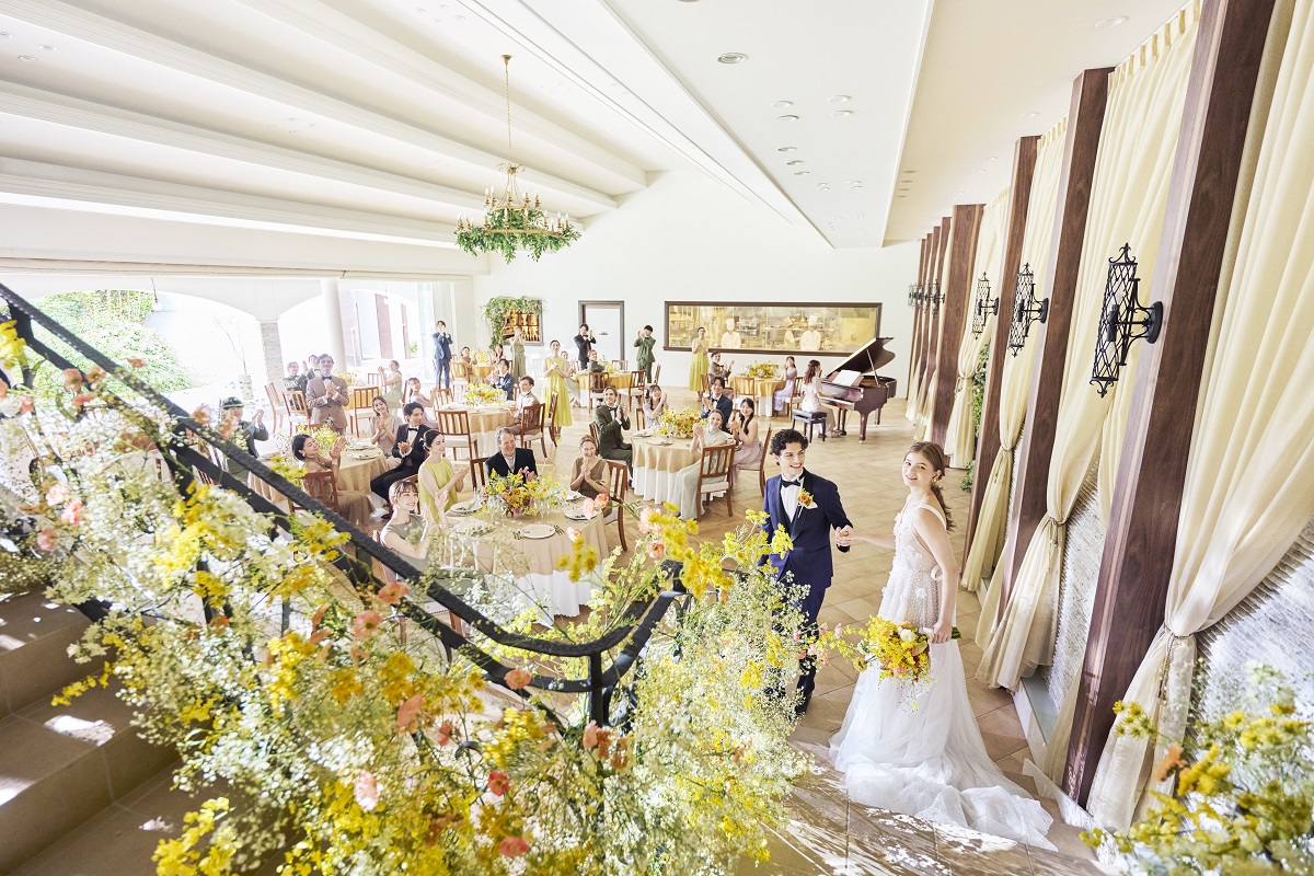 理想のコーディネートを専属フローリストが叶えてくれる。ふたりらしさ溢れるパーティー会場が、ゲストへのおもてなしにも繋がる