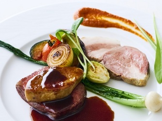 一皿ずつ丁寧に仕上げ、出来立てのお料理をお届け