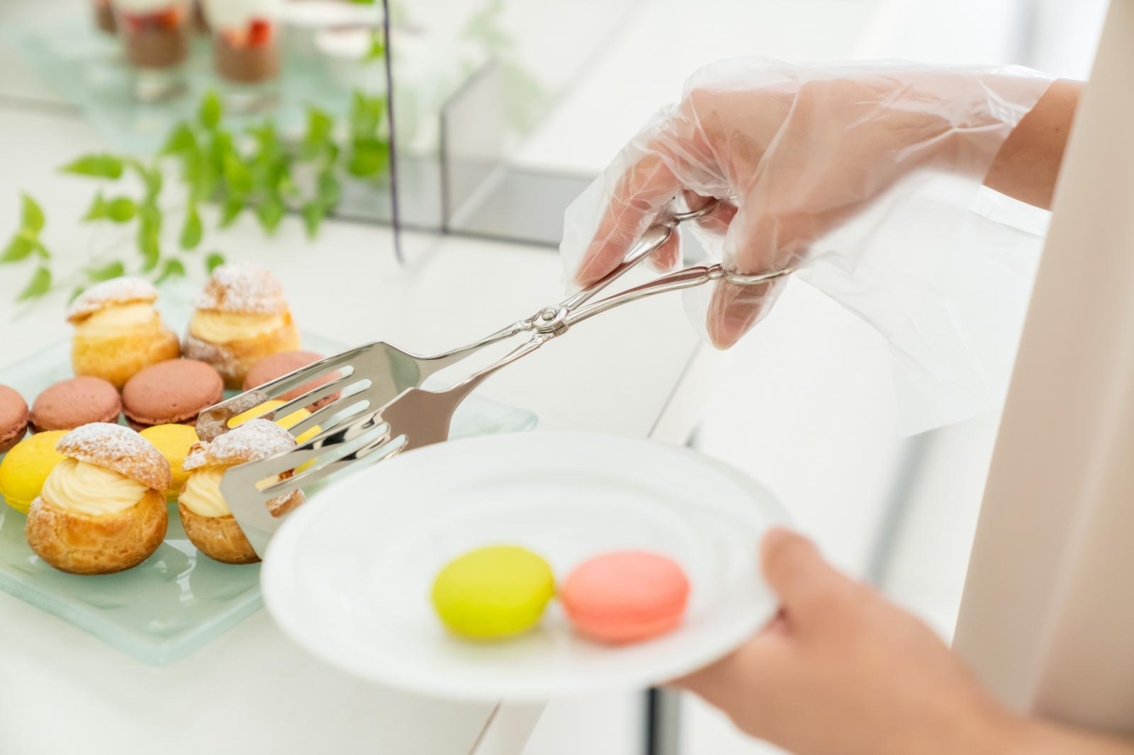 使い捨てビニール手袋を設置