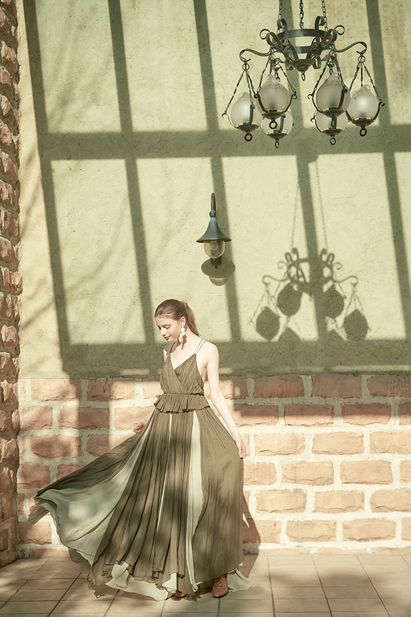 景観美に映える上質ドレスを厳選