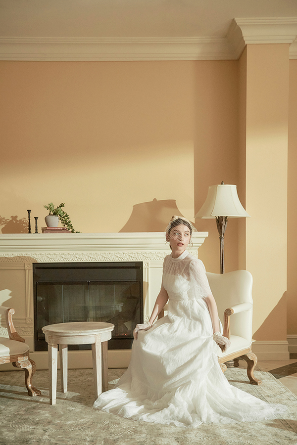 挙式前のウェルカムスペース◇アンティーク家具前は、趣のある写真スポットにも