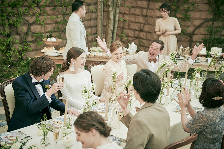 この日のために用意したゲストを歓待する場所は、まるで憧れの海外ウエディングのように