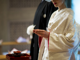 自然光が入り厳粛な神殿挙式が叶います。