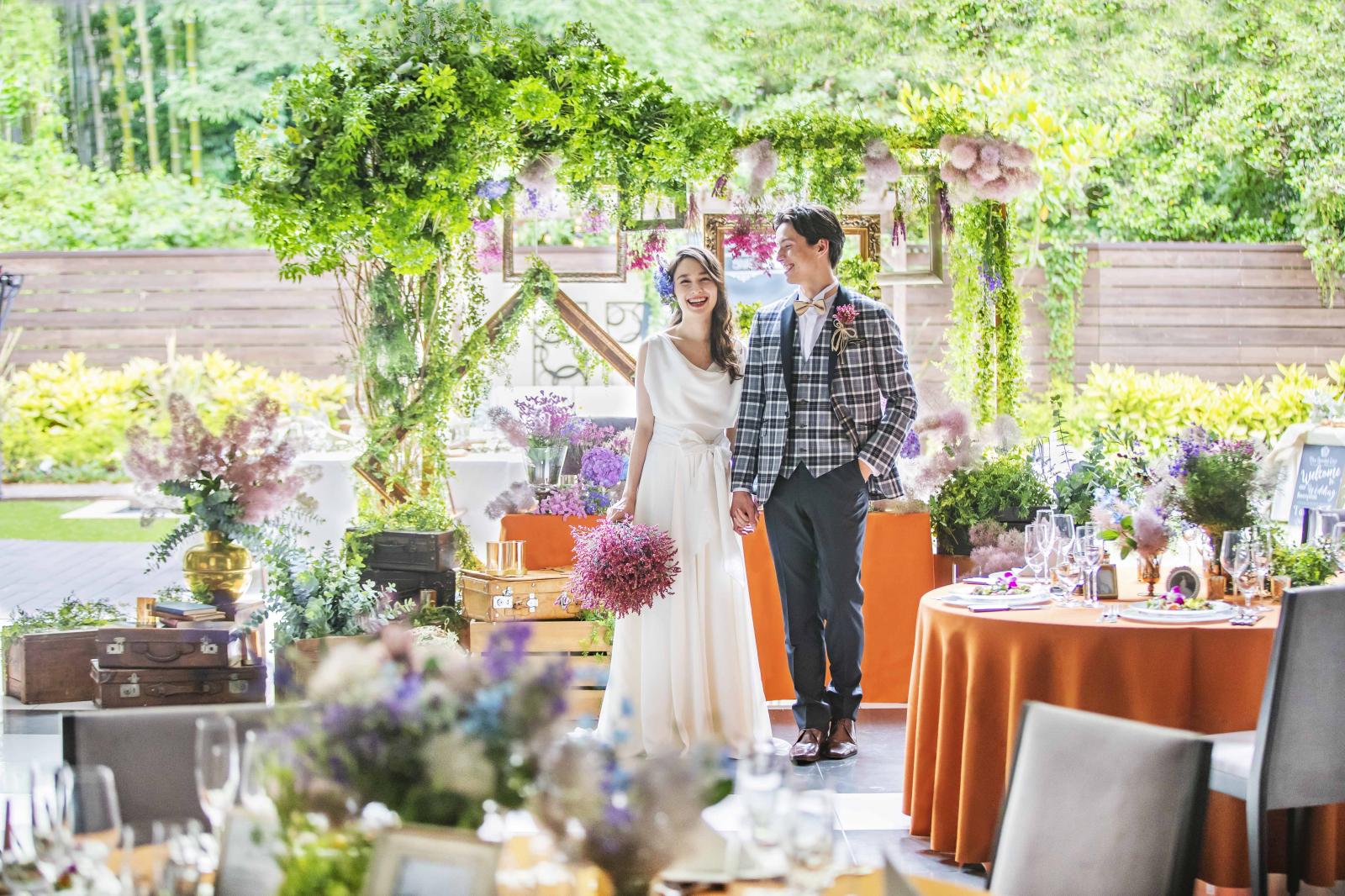 大人モダンでスタイリッシュな会場ブラヴィアン。<br />
天井が高く、開放感がある上質で落ち着いたパーティ会場です。<br />
ドレス姿も着物姿も栄えるパーティー会場です。