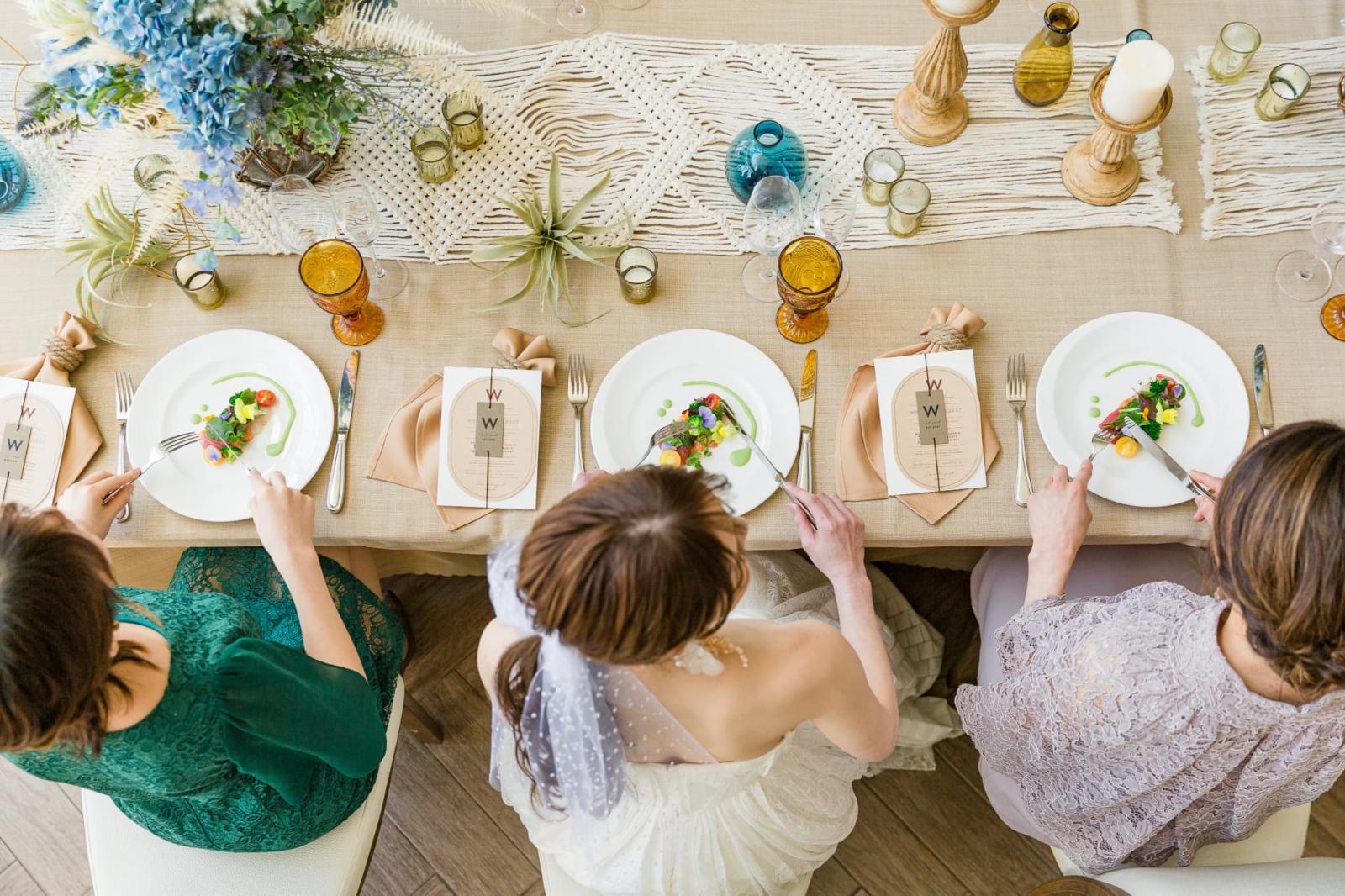 アットホームな食事会で感謝の思いが伝わります。<br />
お2人の好きな方々と素敵なお時間をお過ごしください♪