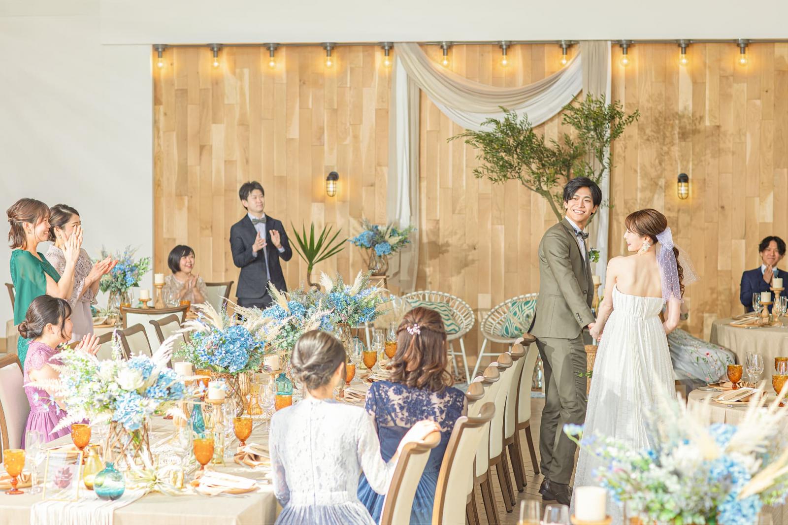 おしゃれなウォールバックでアットホーム感がUP！<br />
大切なゲストの方との楽しいひと時を。