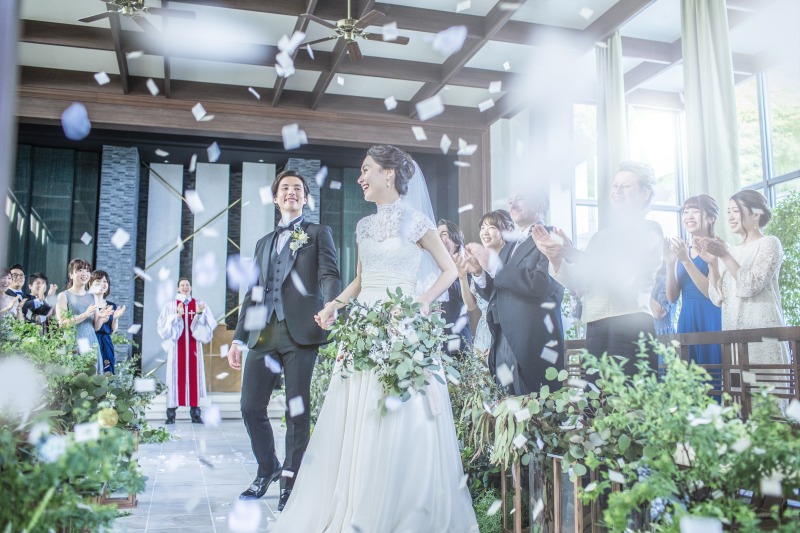 「CROSS ROAD CEREMONY」<br />
ここでしか叶えることができない感動の挙式を交わるという新しいセレモニースタイル