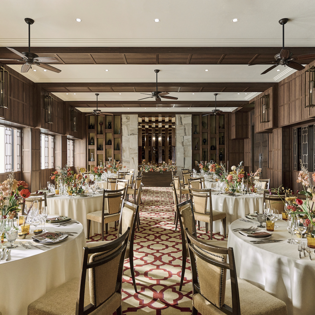 【最大90名着席】THE DINING ROOM。レストラン風の会場はモダンからカジュアルまで