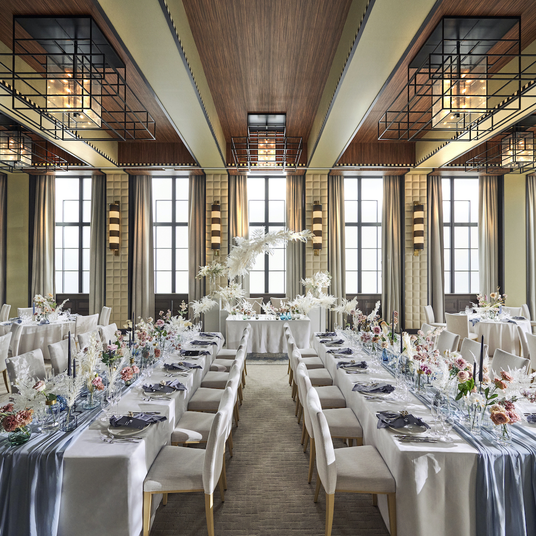 【最大130名着席】THE BALL ROOM。上質でスタイリッシュな空間