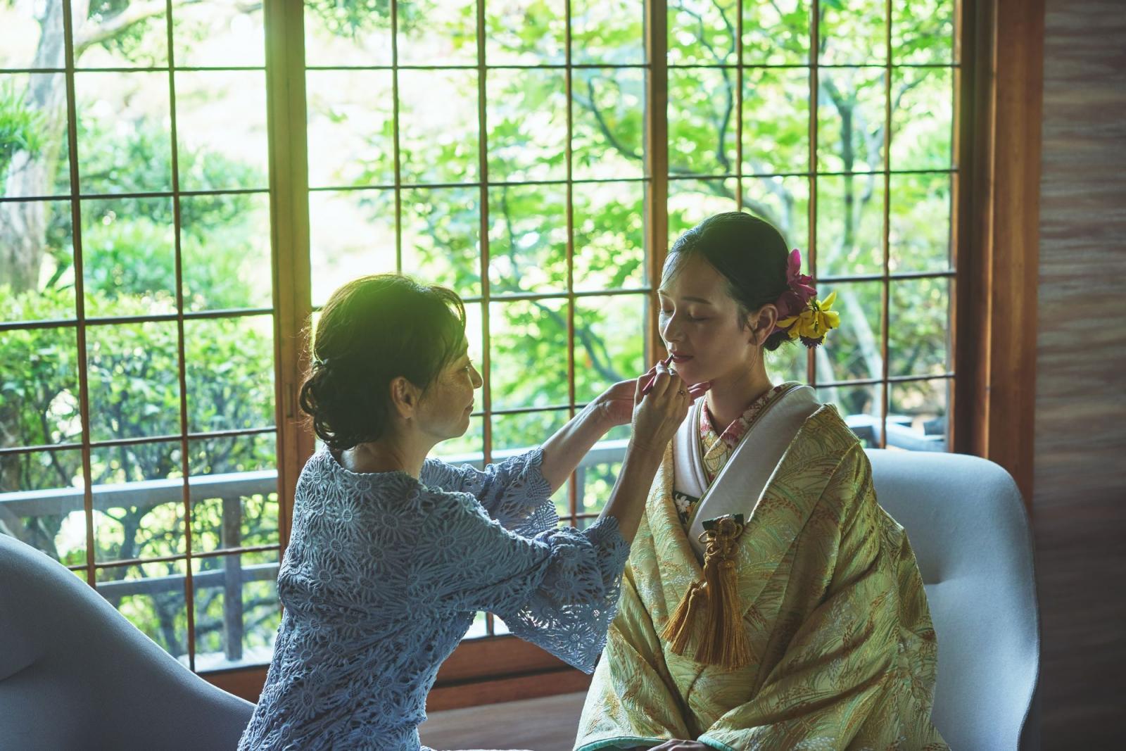 花嫁を送り出す母と娘の大切なひととき