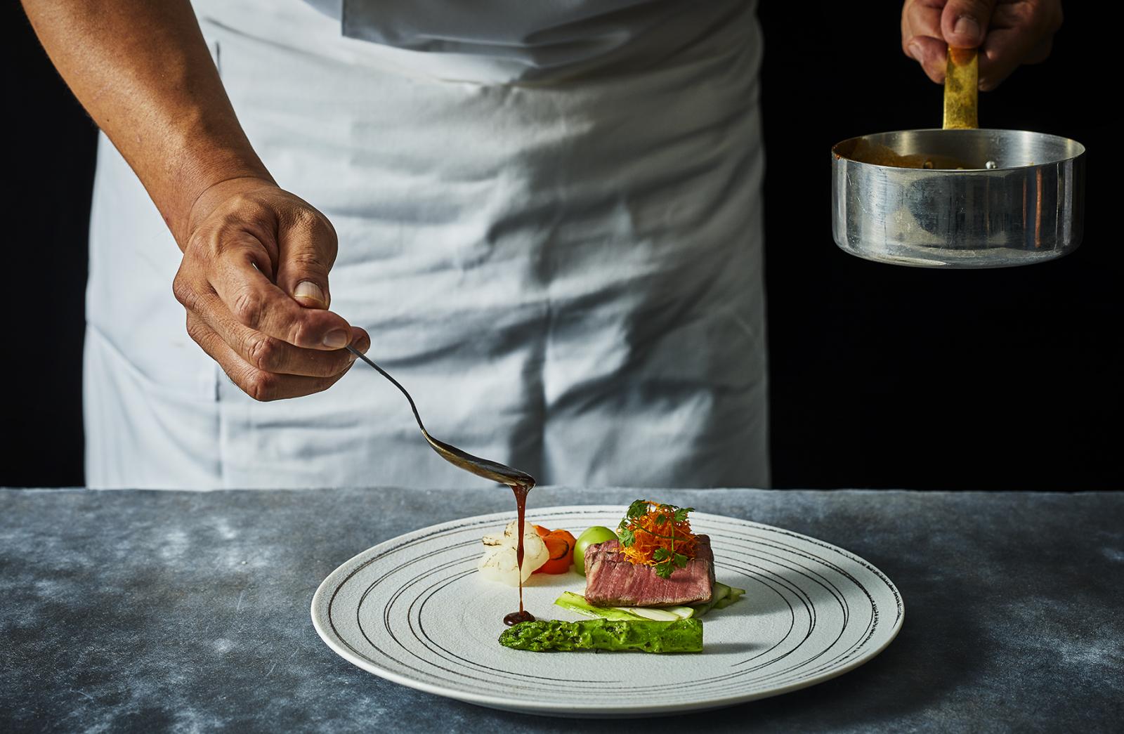 本格的なフレンチ、和洋折衷、日本料理、オリジナルコースなど、多様性のある料理コースをご用意させていただいております。