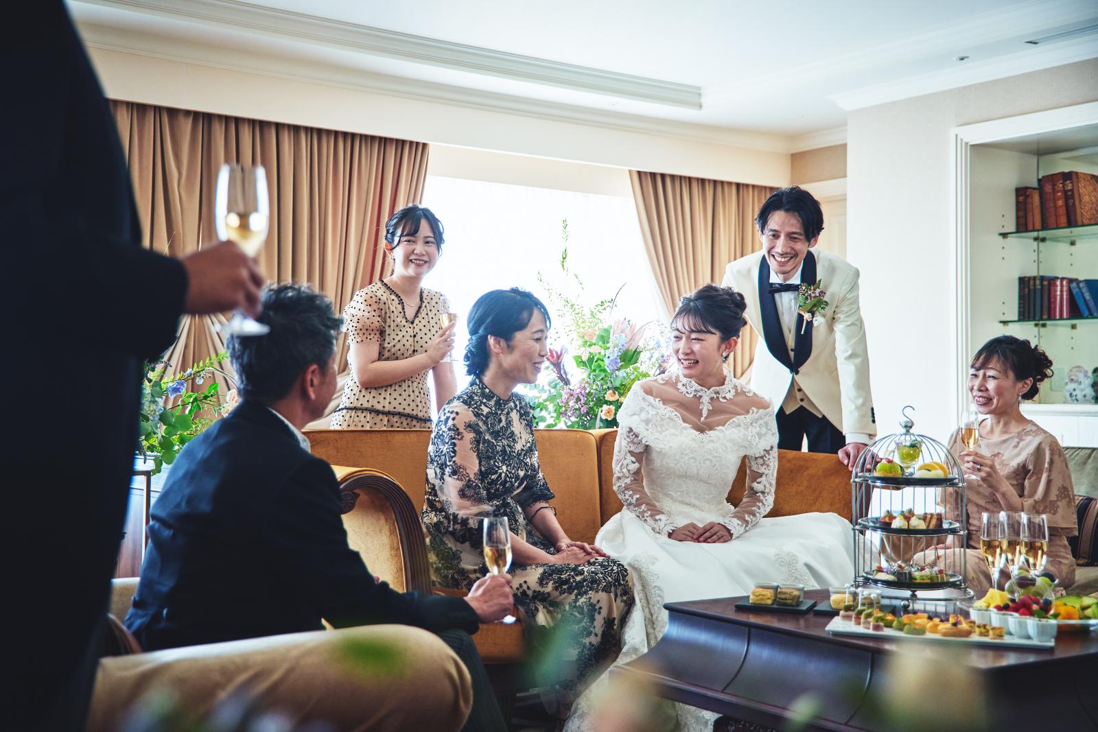 会食の後はアフターパーティをリラックスしながらソファでゆっくりとお過ごしいただけます