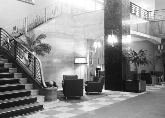 第二次世界大戦後は一時期進駐軍に施設を接収されたが、1956年12月より営業を再開。