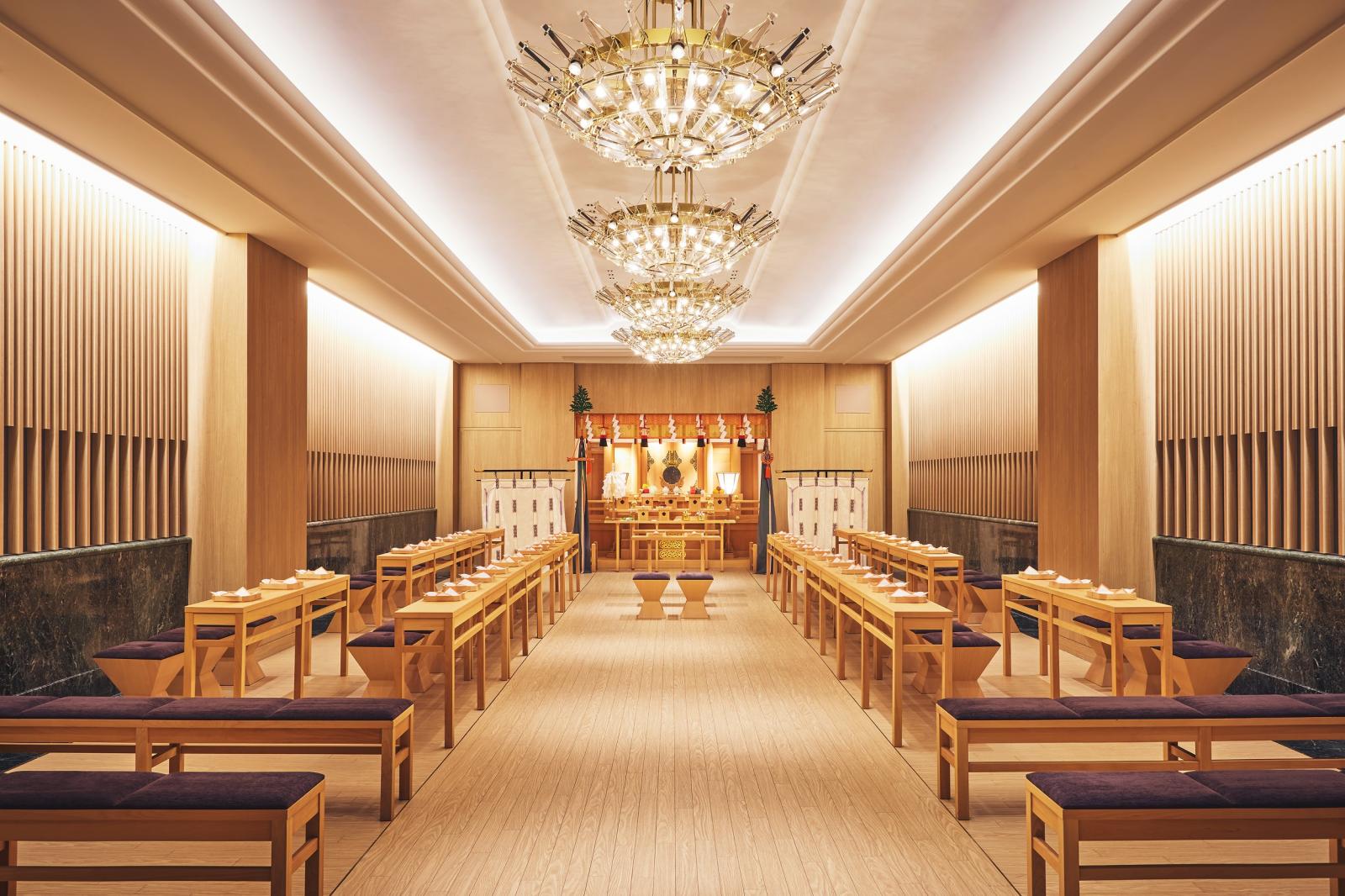 厳かなたたずまいのホテル館内神殿