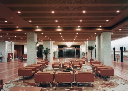 1945年3月19日名古屋大空襲で被災、営業休止。同時に周辺罹災住民の仮宿となる。2ヵ月後営業再開。