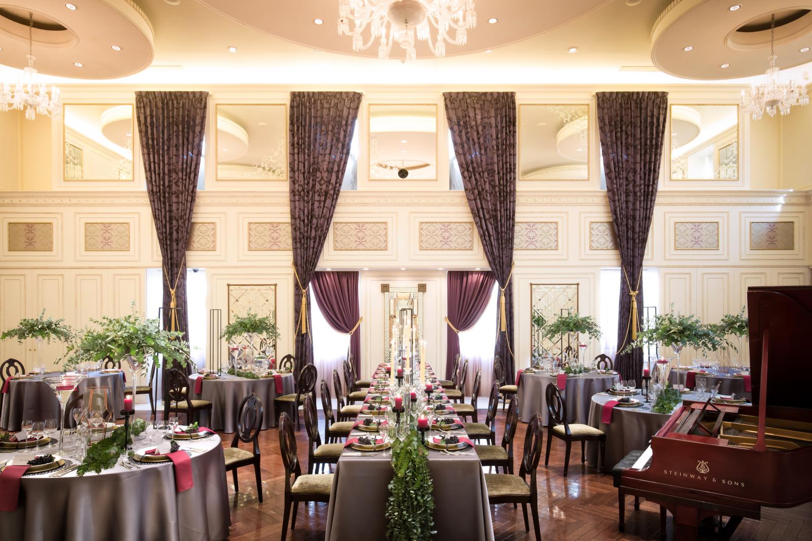 白を基調としたPARTY ROOM。