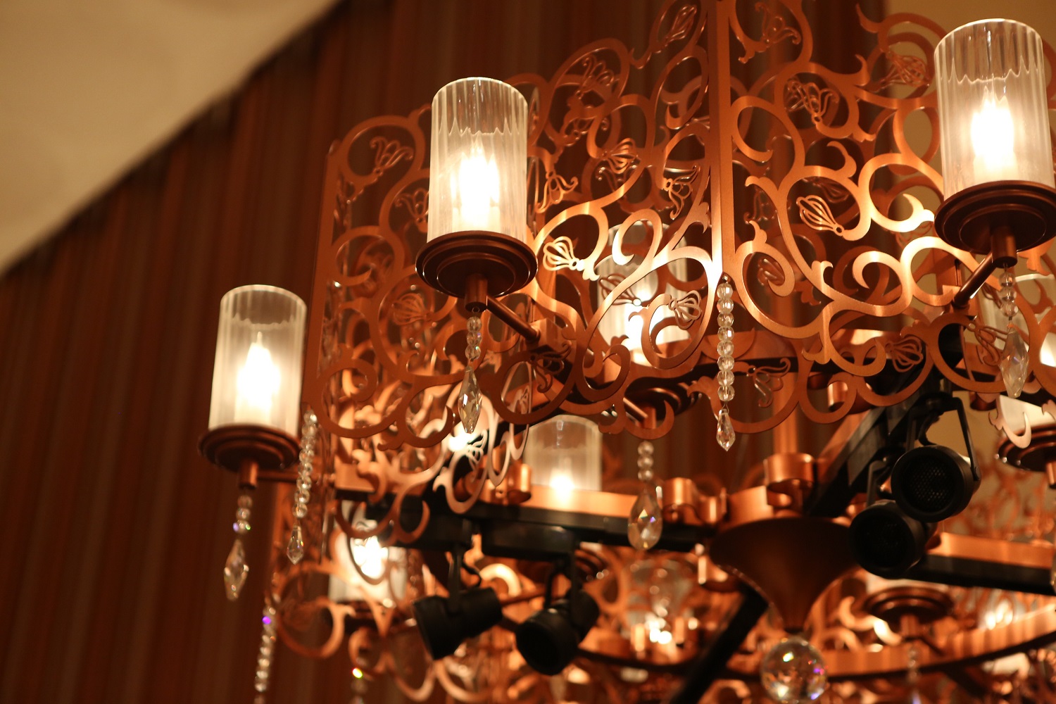 お二人を表す唐草模様が前面にあしらわれている。